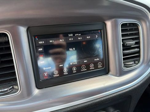 Used 2019 Dodge Charger SXT RWD image 20