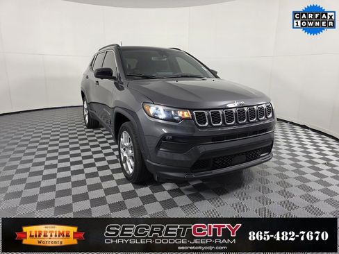 Used 2024 Jeep Compass Latitude w/ Sun and Sound Group image 1