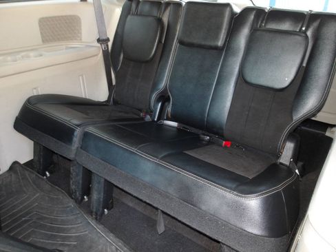 Used 2019 Dodge Grand Caravan SXT FWD image 7