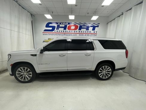 Used 2022 GMC Yukon XL Denali AWD/4WD image 11