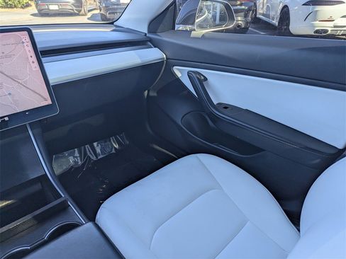 Used 2018 Tesla Model 3 Mid Range image 8