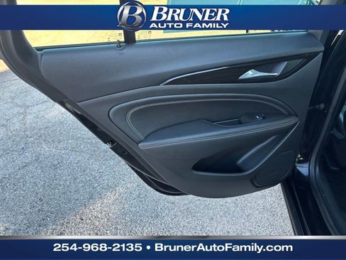 Used 2019 Buick Regal Essence w/ Driver Confidence Package I image 13
