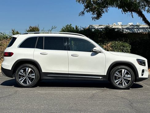 New 2025 Mercedes-Benz GLB 250 image 2