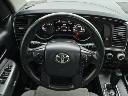 Used 2019 Toyota Sequoia SR5 AWD/4WD image 24