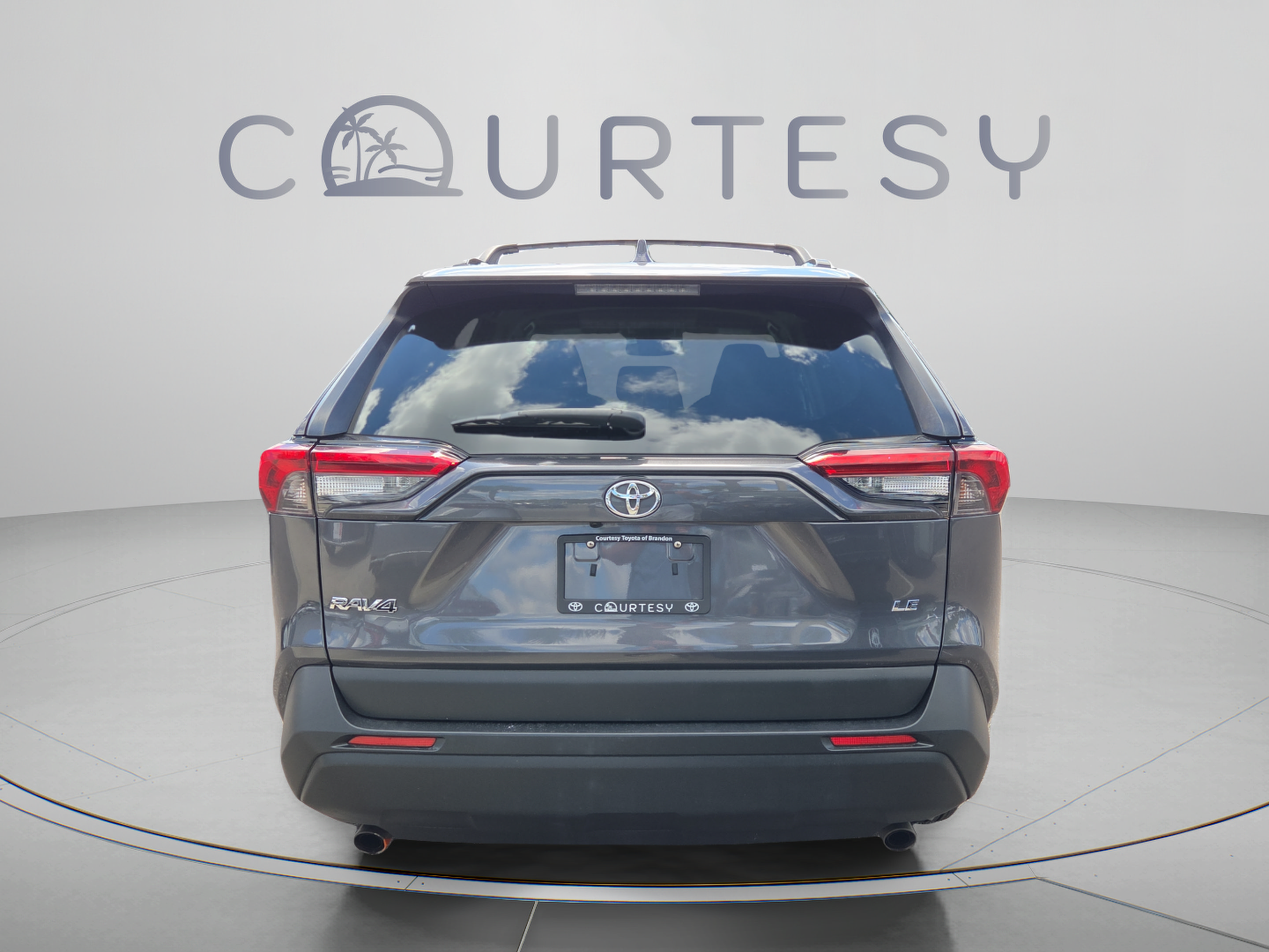 Used 2019 Toyota RAV4 LE FWD image 4
