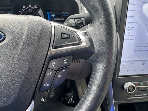 Used 2024 Ford Edge Titanium image 5