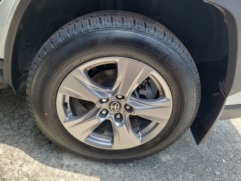 Used 2023 Toyota RAV4 XLE w/ Convenience Package FWD image 5