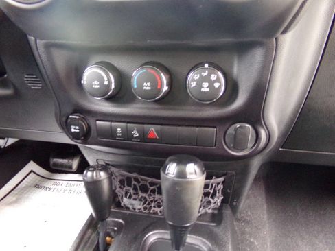 Used 2015 Jeep Wrangler Sport AWD/4WD image 17