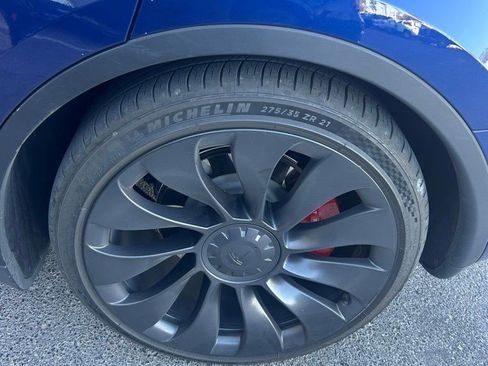 Used 2023 Tesla Model Y Performance image 10