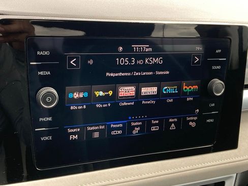 Used 2025 Volkswagen Taos SE image 17