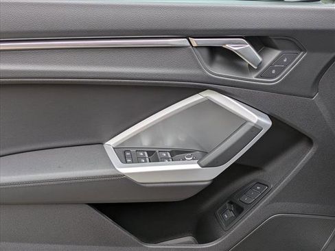 New 2025 Audi Q3 2.0T Premium image 16