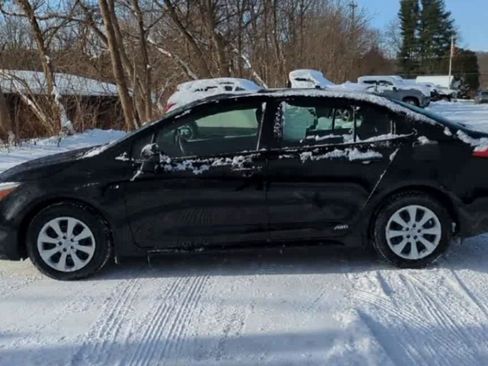 Used 2023 Toyota Corolla LE image 5