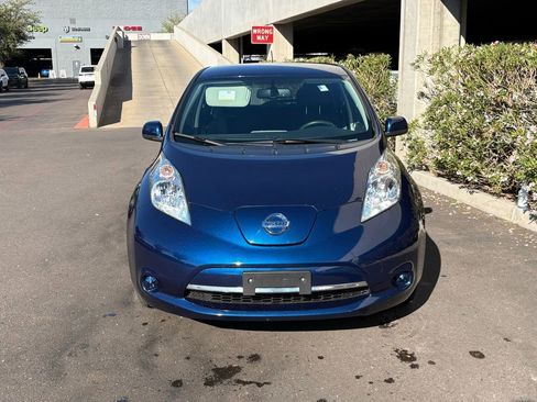 Used 2017 Nissan Leaf SV image 2