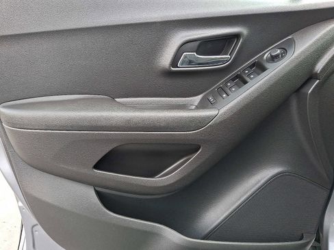 Used 2020 Chevrolet Trax LS w/ Tint and Cruise Package image 12