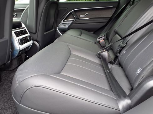 New 2025 Land Rover Range Rover SE image 5