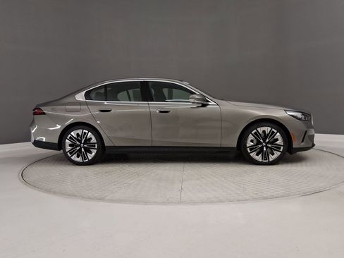 New 2026 BMW 530i w/ Convenience Package image 6