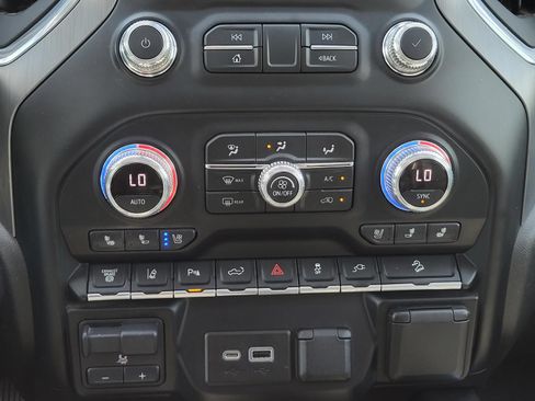 Used 2021 GMC Sierra 2500 Denali AWD/4WD image 26