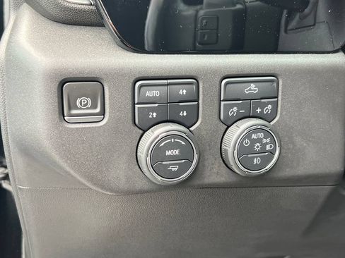 Used 2022 Chevrolet Silverado 1500 LT Trail Boss AWD/4WD image 27