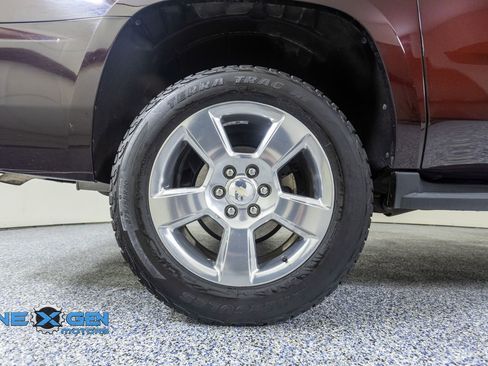 Used 2020 Chevrolet Suburban LT w/ Luxury Package AWD/4WD image 46