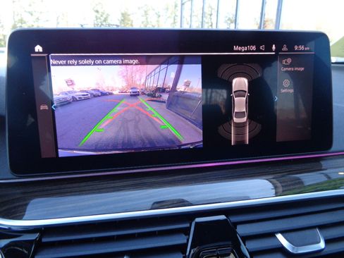 Used 2022 BMW 540i xDrive w/ M Sport Package image 14