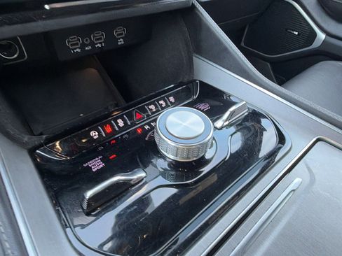 Certified 2024 Jeep Wagoneer Series II w/ Convenience Group I image 32