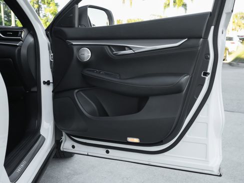 Certified 2023 INFINITI QX55 Essential image 37