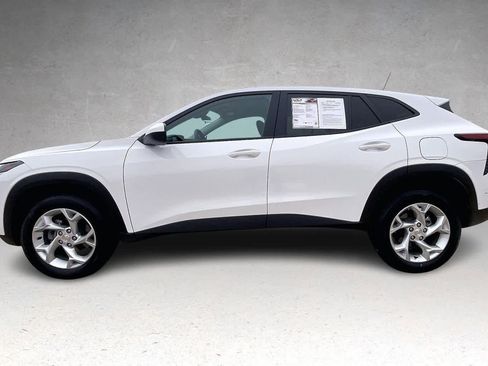 Used 2024 Chevrolet Trax LS w/ LS Convenience Package image 3