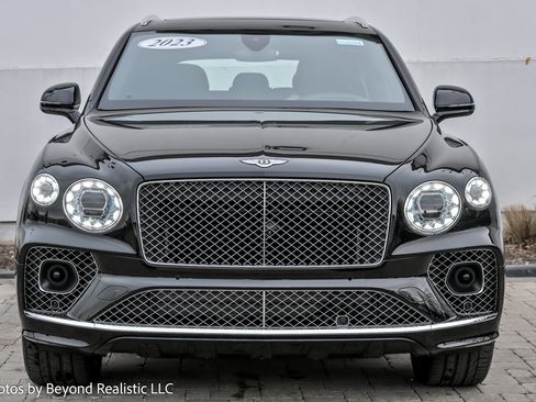Used 2023 Bentley Bentayga Plug-In Hybrid image 2