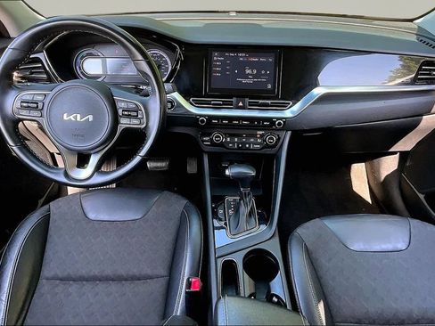 Used 2022 Kia Niro LXS FWD image 9