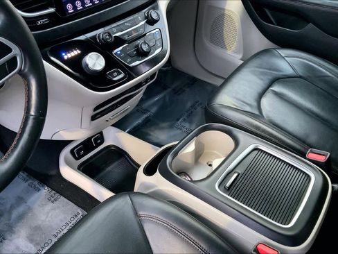 Used 2017 Chrysler Pacifica Touring-L Plus image 15