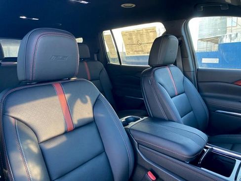 New 2026 Chevrolet Traverse RS w/ LPO, Floor Liner Package FWD image 36