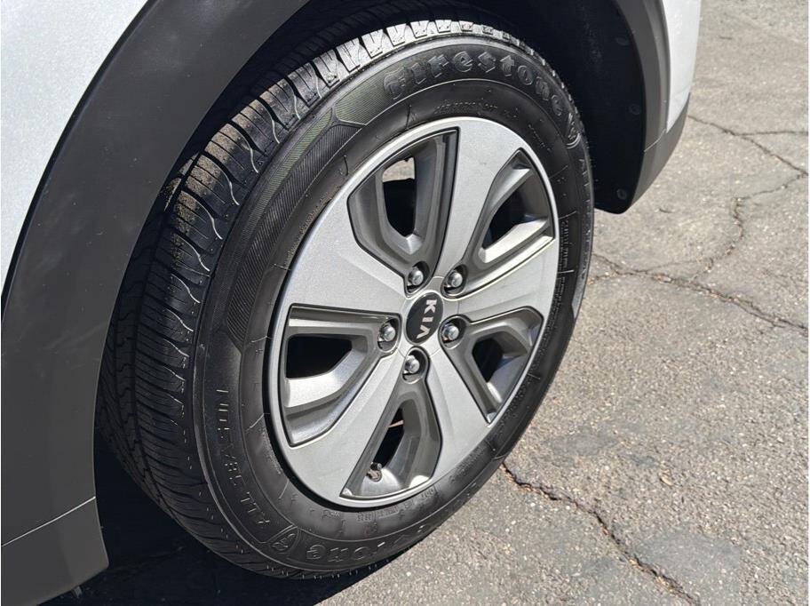 Used 2019 Kia Niro LX FWD image 29