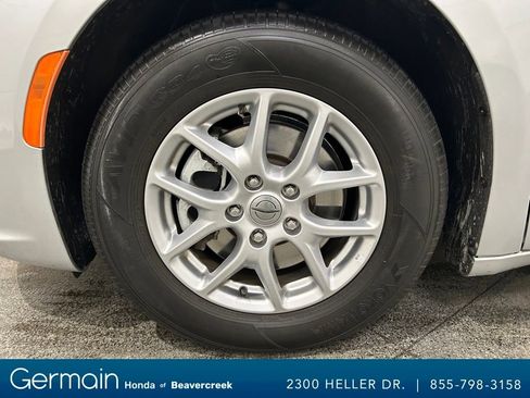 Used 2023 Chrysler Pacifica Touring-L image 15