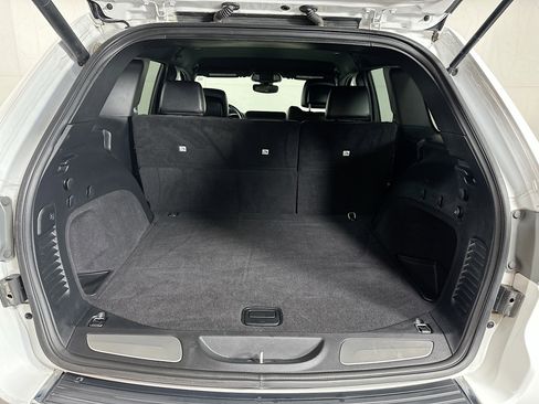 Used 2019 Jeep Grand Cherokee Limited AWD/4WD image 25