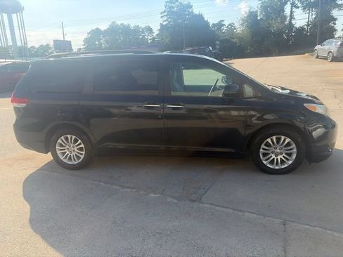 Used 2012 Toyota Sienna XLE FWD image 5