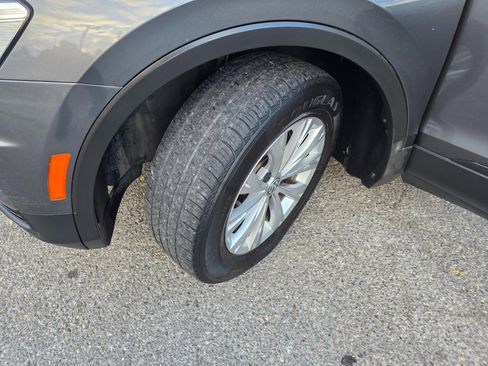 Used 2018 Volkswagen Tiguan S image 21