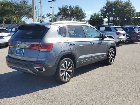 Certified 2023 Volkswagen Taos SE w/ Panoramic Sunroof Package FWD image 5