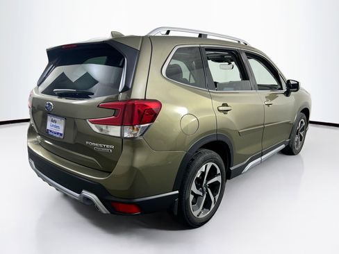 Used 2022 Subaru Forester Touring AWD/4WD image 5