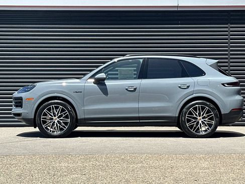 Used 2026 Porsche Cayenne E-Hybrid AWD/4WD image 2