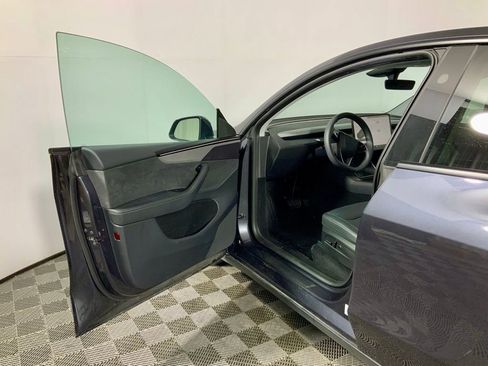 Used 2026 Tesla Model Y Long Range image 16