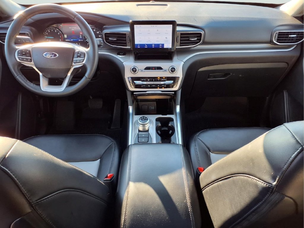 Used 2023 Ford Explorer XLT w/ Equipment Group 202A AWD/4WD image 12