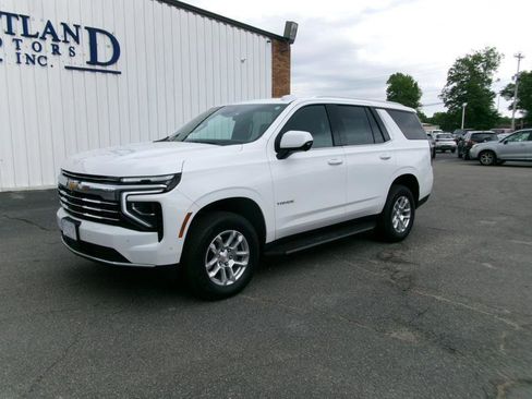 Used 2025 Chevrolet Tahoe LT AWD/4WD image 2