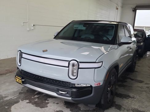 Used 2023 Rivian R1S Adventure AWD/4WD image 3