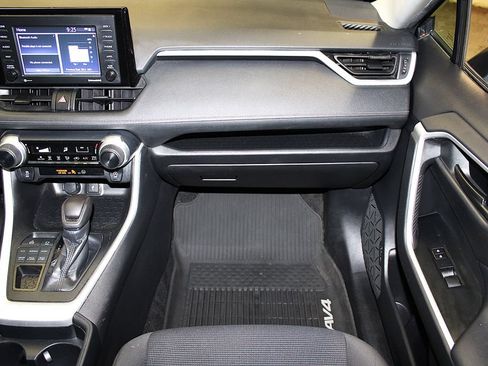 Used 2020 Toyota RAV4 LE w/ All Weather Liner Package AWD/4WD image 29