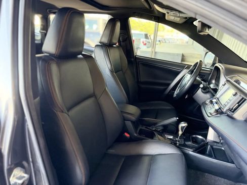 Used 2018 Toyota RAV4 SE w/ Advanced Technology Package AWD/4WD image 19