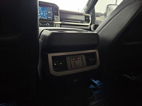 Used 2025 Ford F250 Lariat w/ Chrome Package image 30