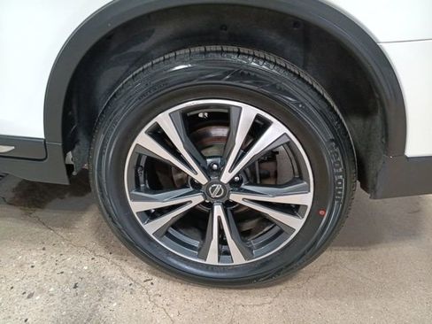 Used 2018 Nissan Rogue SL image 36