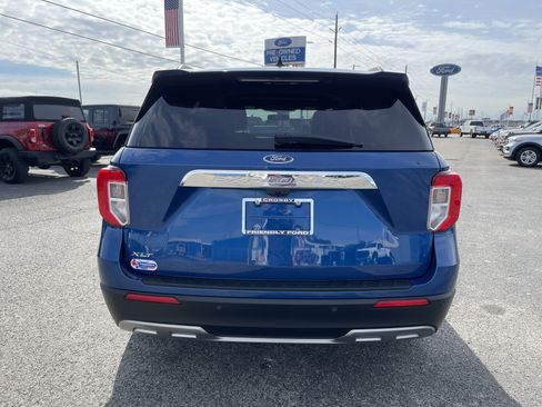 Used 2022 Ford Explorer XLT w/ Equipment Group 202A image 3