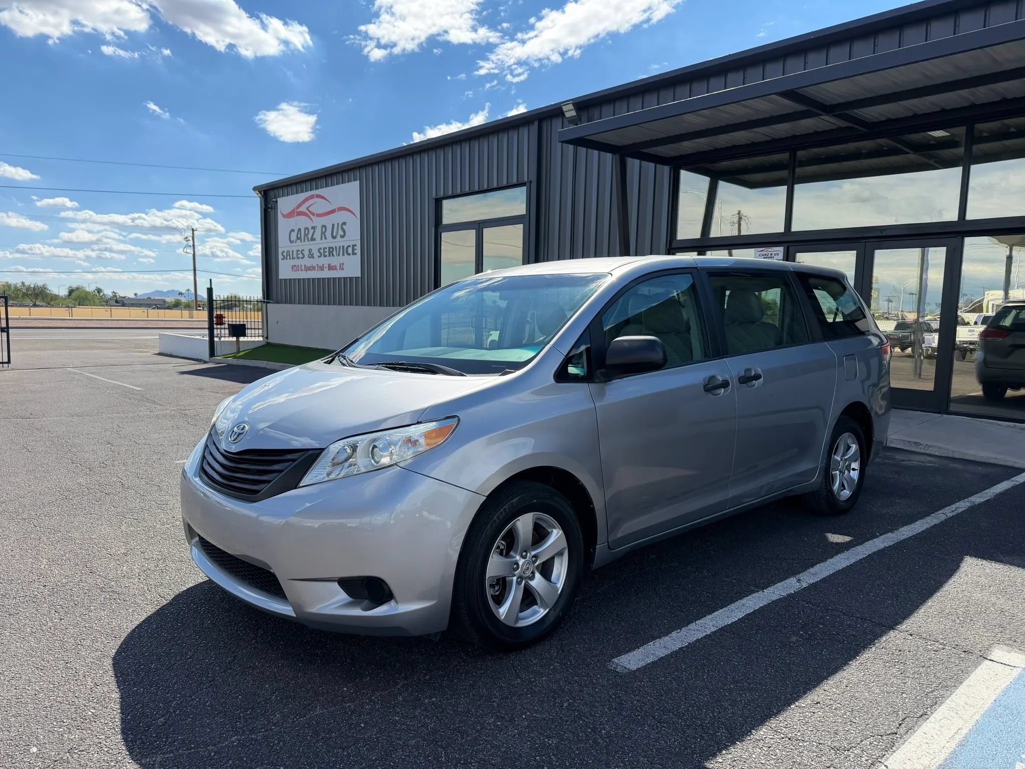 Used 2011 Toyota Sienna FWD image 3