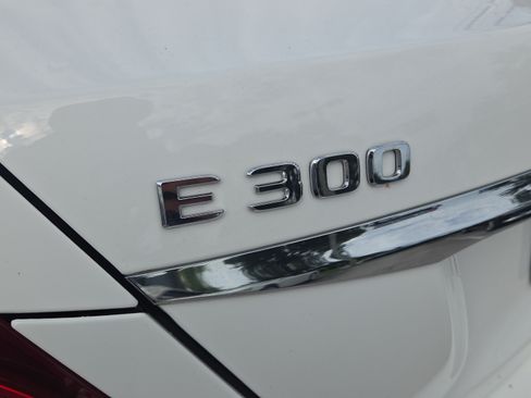 Used 2018 Mercedes-Benz E 300 image 35